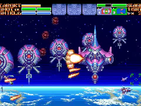 STAGE 1終盤で画面内の弾を避けながら標的へ射撃している実機画面